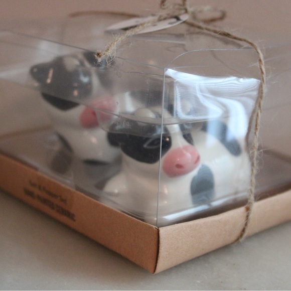 Cow Salt & Pepper Shakers Hand Painted Ceramic Fun Animal Kitchen - Picture 2 of 5